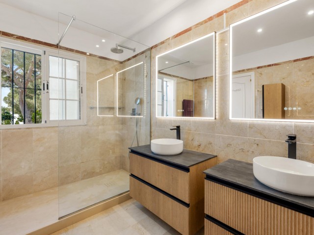 3 Soveroms Villa i Estepona