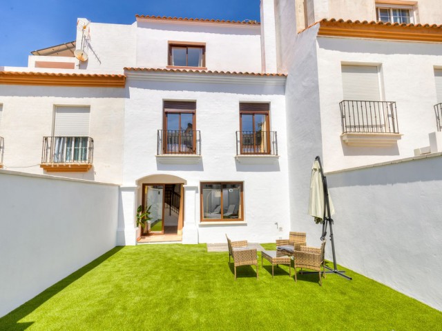 5 Slaapkamer Rijtjeshuis in Casares Playa