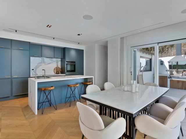 4 Bedrooms Villa in Marbella