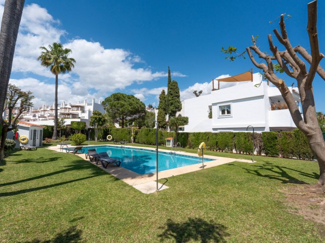 3 Slaapkamer Rijtjeshuis in Nueva Andalucía
