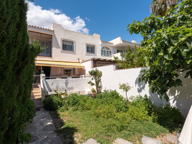 3 Slaapkamer Rijtjeshuis in Nueva Andalucía