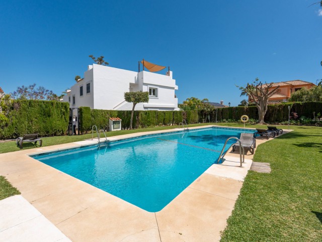 3 Slaapkamer Rijtjeshuis in Nueva Andalucía