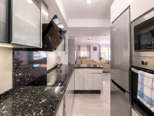 3 Slaapkamer Rijtjeshuis in Nueva Andalucía