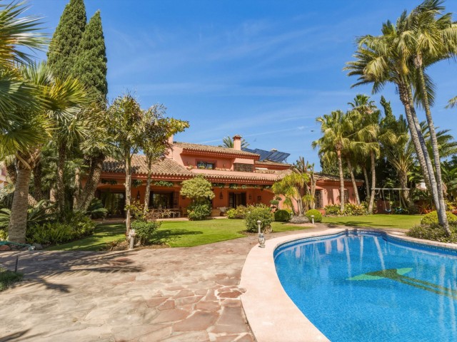 6 Bedrooms Villa in Guadalmina Alta