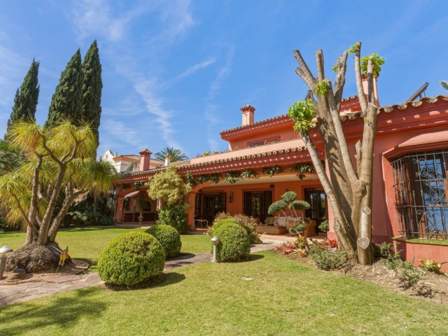 6 Bedrooms Villa in Guadalmina Alta