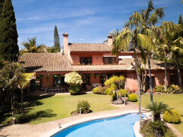6 Bedrooms Villa in Guadalmina Alta