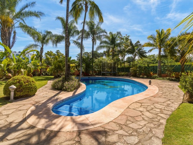 6 Bedrooms Villa in Guadalmina Alta