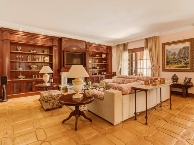 6 Bedrooms Villa in Guadalmina Alta