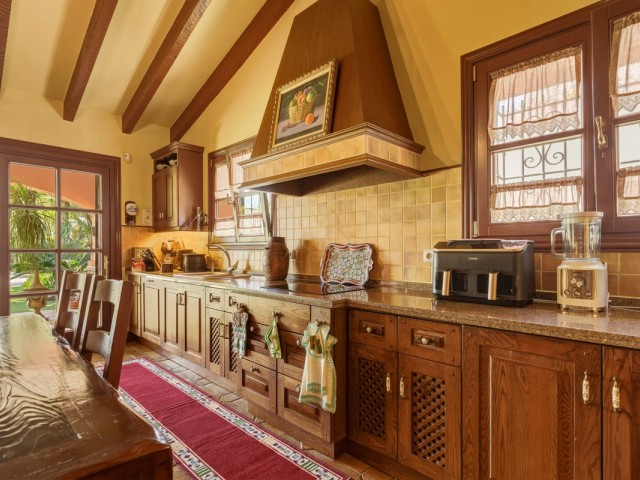 6 Bedrooms Villa in Guadalmina Alta