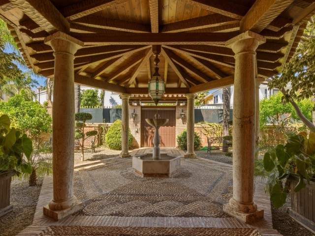 6 Bedrooms Villa in Guadalmina Alta