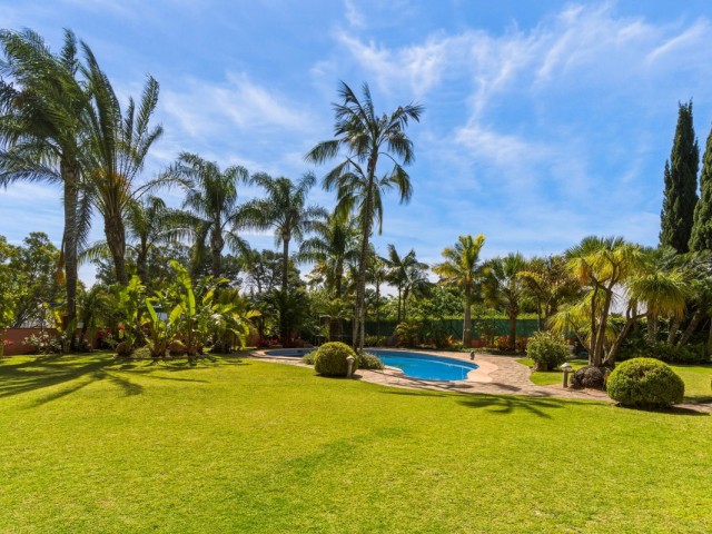 6 Bedrooms Villa in Guadalmina Alta