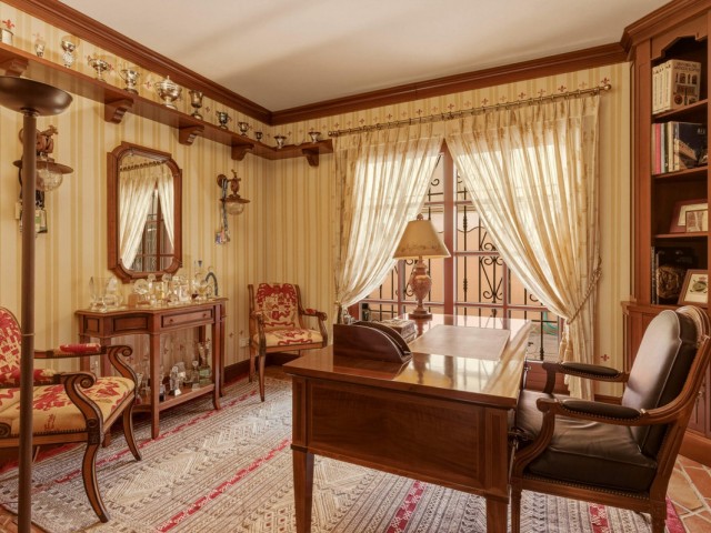 6 Bedrooms Villa in Guadalmina Alta