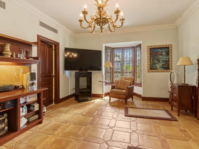 6 Bedrooms Villa in Guadalmina Alta