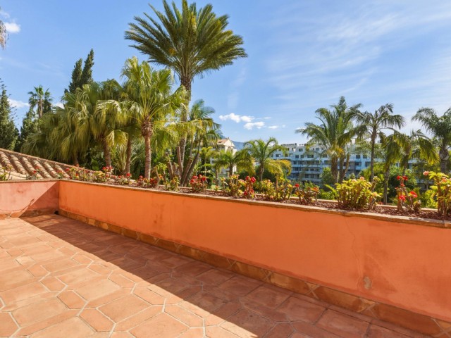 6 Bedrooms Villa in Guadalmina Alta