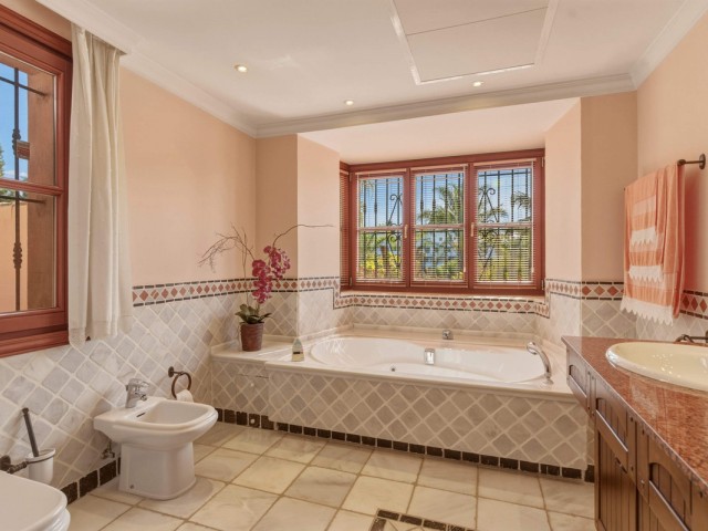 6 Bedrooms Villa in Guadalmina Alta