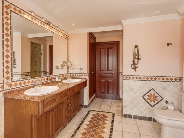 6 Bedrooms Villa in Guadalmina Alta