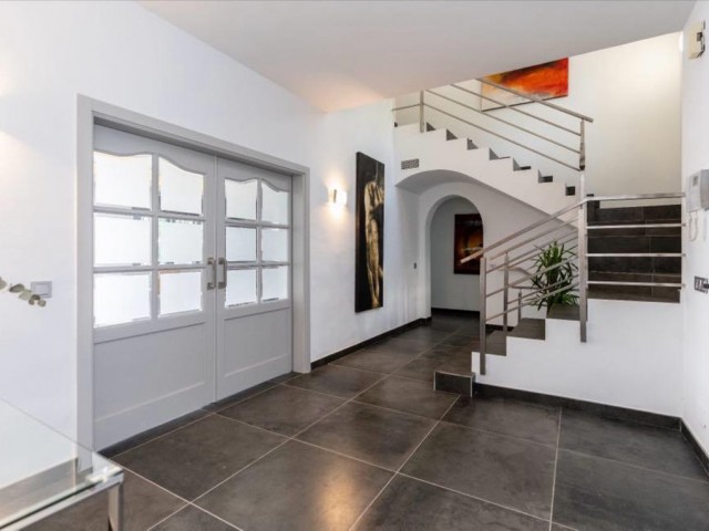 6 Bedrooms Villa in Marbella