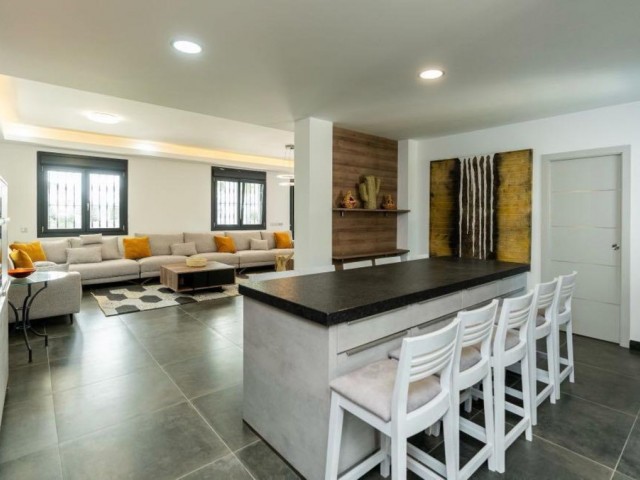 6 Bedrooms Villa in Marbella