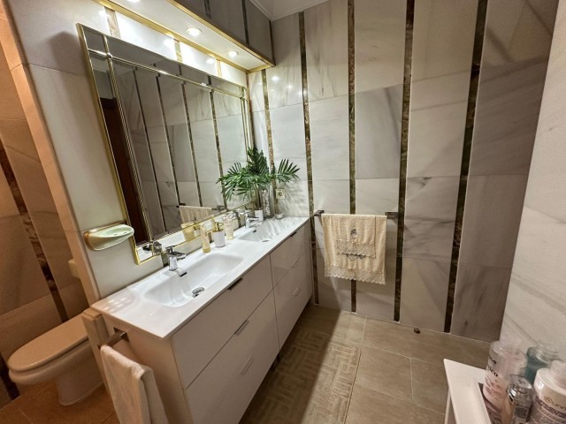 Appartement avec 3 Chambres  à Estepona