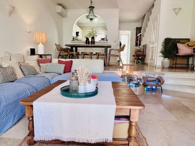 Maison mitoyenne avec 3 Chambres  à El Paraiso