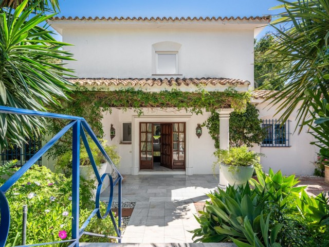 3 Bedrooms Villa in Nueva Andalucía