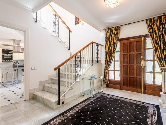3 Bedrooms Villa in Nueva Andalucía