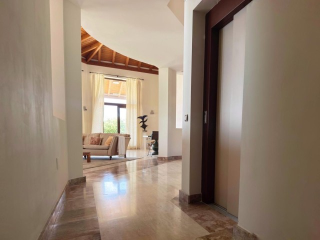Villa avec 5 Chambres  à La Zagaleta