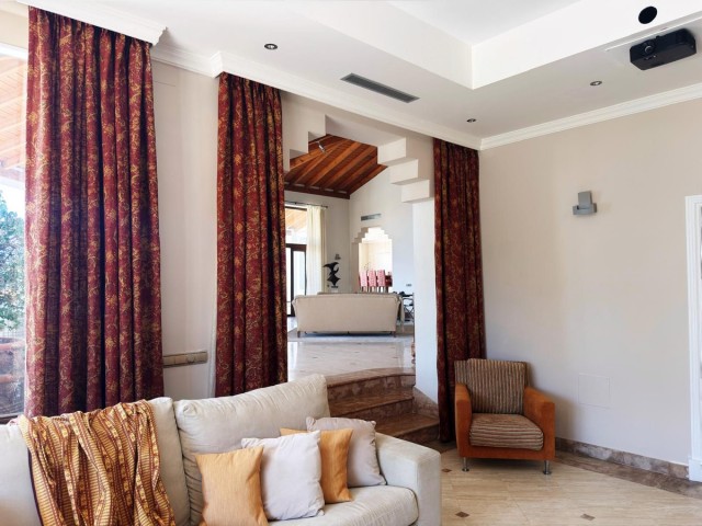 Villa avec 5 Chambres  à La Zagaleta