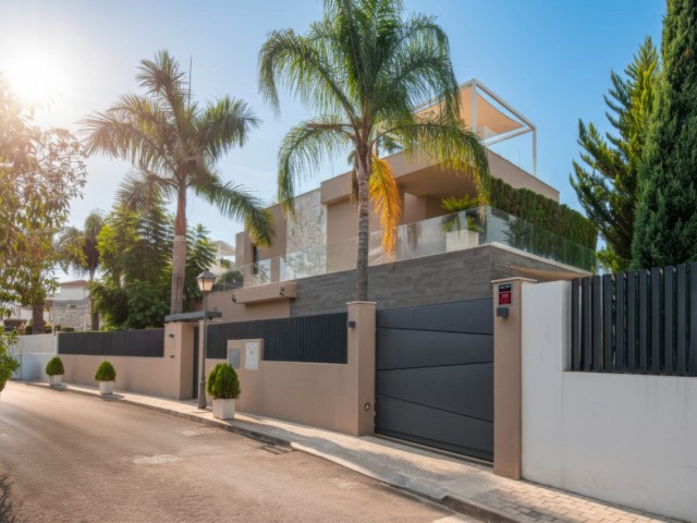 Villa The Golden Mile - R5261458