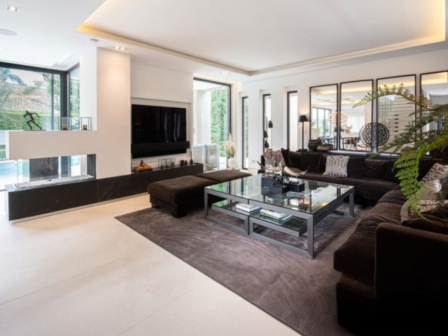 5 Bedrooms Villa in The Golden Mile