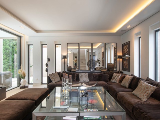 5 Bedrooms Villa in The Golden Mile