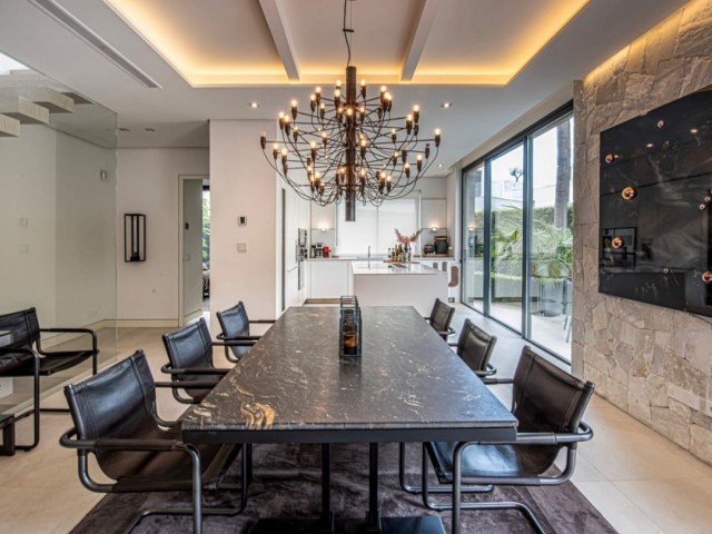 5 Bedrooms Villa in The Golden Mile