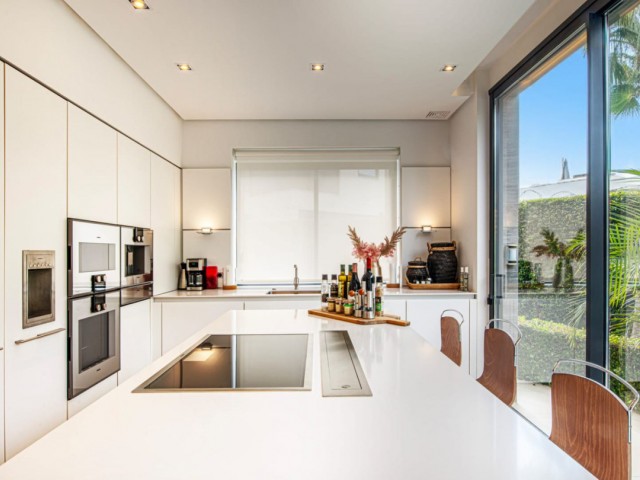 5 Bedrooms Villa in The Golden Mile
