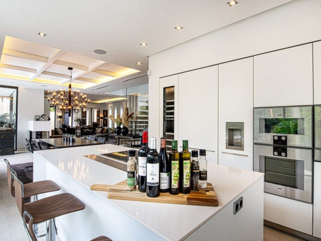 5 Bedrooms Villa in The Golden Mile