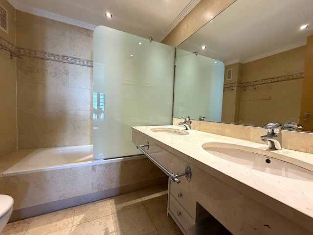 2 Bedrooms Apartment in San Pedro de Alcántara