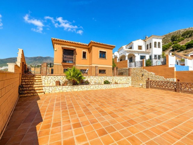 Villa con 4 Dormitorios  en Benalmadena
