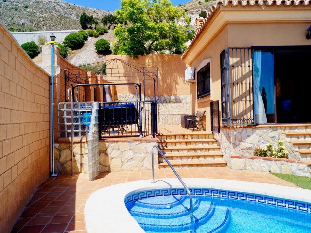Villa con 4 Dormitorios  en Benalmadena
