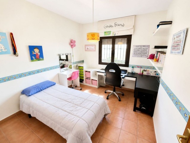 Villa con 4 Dormitorios  en Benalmadena
