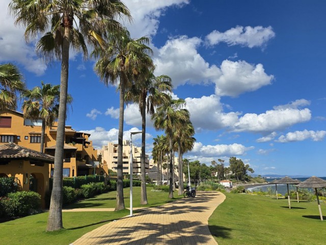 Appartement avec 3 Chambres  à Estepona