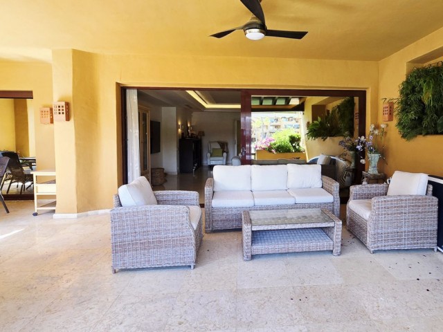 Appartement avec 3 Chambres  à Estepona