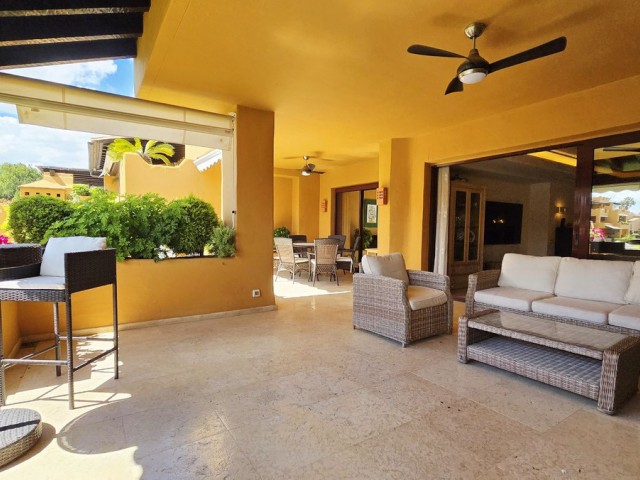Appartement avec 3 Chambres  à Estepona