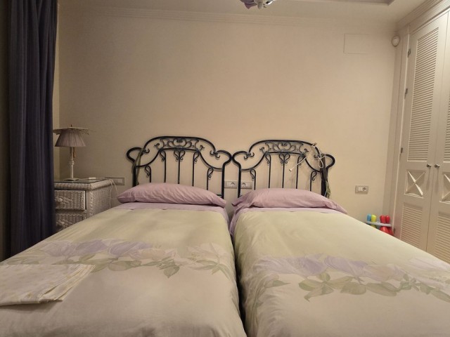 Appartement avec 3 Chambres  à Estepona