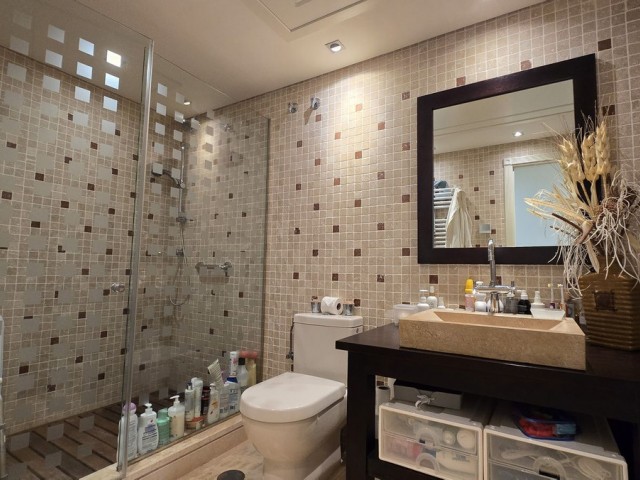 Appartement avec 3 Chambres  à Estepona