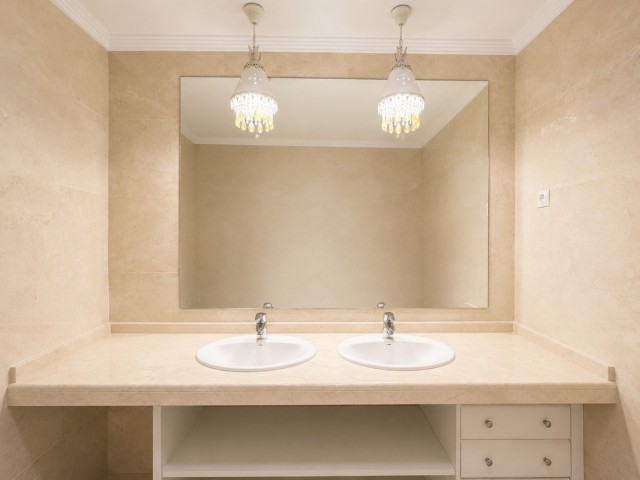 Appartement avec 2 Chambres  à Estepona