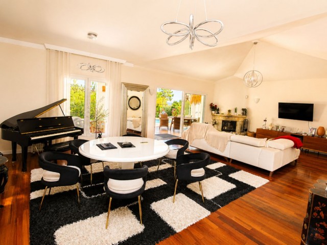 6 Slaapkamer Villa in Sierrezuela