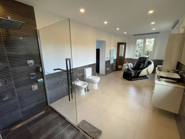 8 Bedrooms Villa in San Pedro de Alcántara
