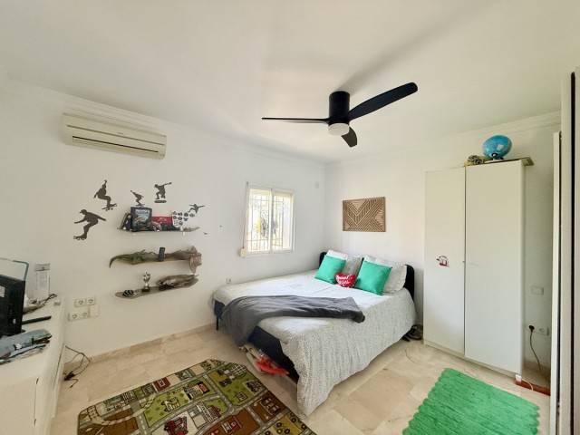 5 Bedrooms Villa in Nueva Andalucía