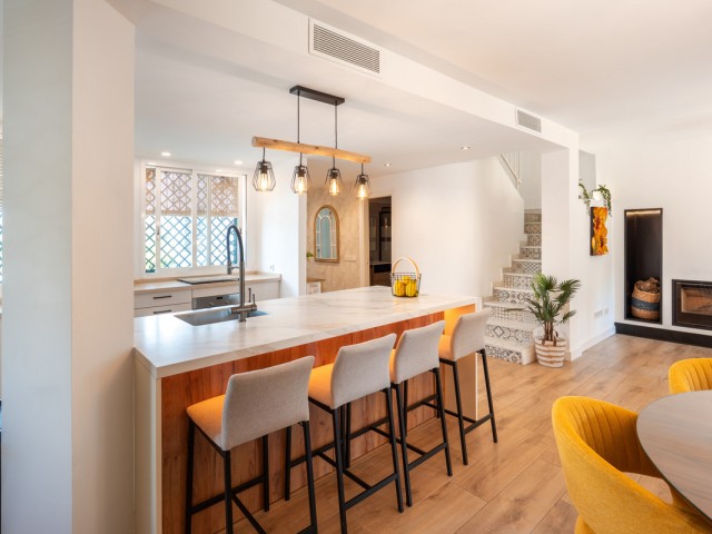 4 Bedrooms Townhouse in Nueva Andalucía