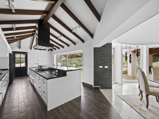 3 Bedrooms Villa in Benahavís