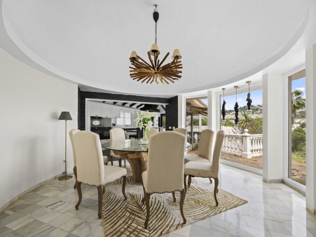 3 Bedrooms Villa in Benahavís